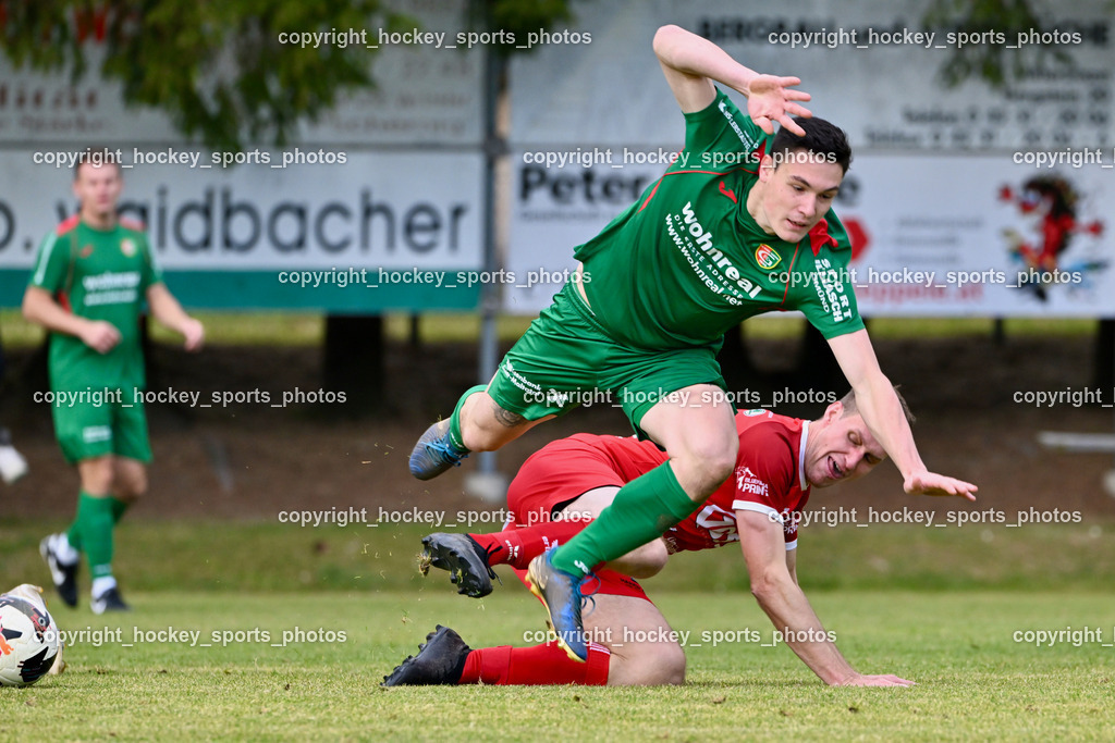 FC ASKÖ Gmünd vs. SV Rapid Lienz | #19 Nico Payer FC Gmünd, #4 Martin Wibmer Rapid Lienz, FC ASKÖ Gmünd vs. SV Rapid Lienz, FC ASKÖ Gmünd vs. SV Rapid Lienz am 09.11.2025 in Ferlach (Ballspielhalle Ferlach), Austria, (Photo by Bernd Stefan)