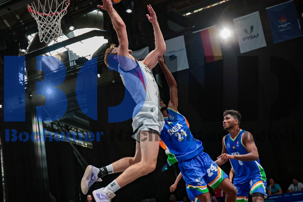 SES_TTG3X320250718-2141 | bond - Realisiert mit Pictrs.com