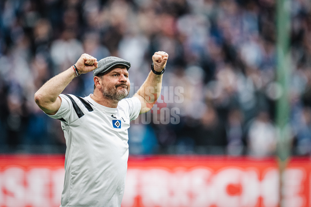 Fußball | Männer | Saison 2024/2025 | 2. Fußball-Bundesliga | 9. Spieltag | Hamburger SV vs. 1. FC Magdeburg | 20.10.2024 | Trainer Steffen Baumgart (HSV) jubelt nach dem Abpfiff über den Sieg