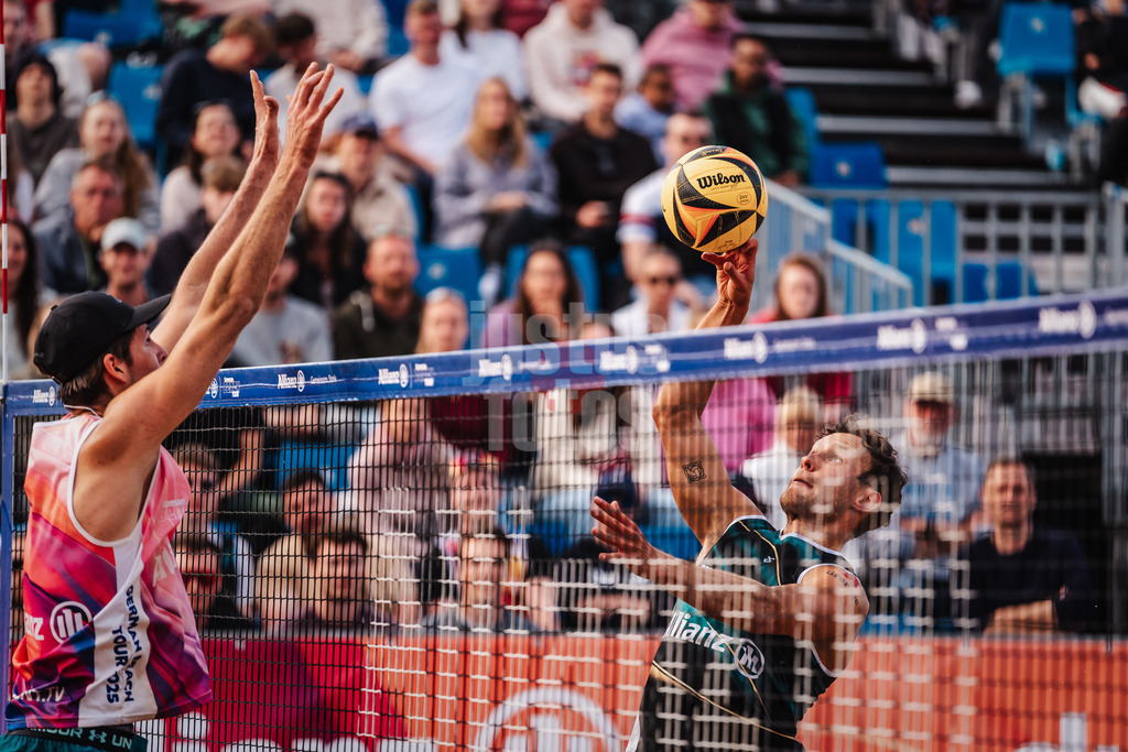 Beachvolleyball | Frauen | Allianz German Beach Tour 2025 | Tourstop Hamburg | 30.05.2025 | Eric Stadie-Seeber beim Angriff