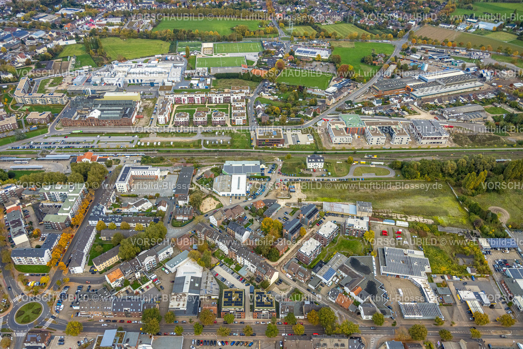 Kleve251005823 | Luftbild, Ortsansicht Kleve, Neubau Flora Quartier Apartmenthäuser, ehemaliges Areal der Margarine-Union, Bahnhof Kleve, Kleve, Niederrhein, Nordrhein-Westfalen, Deutschland