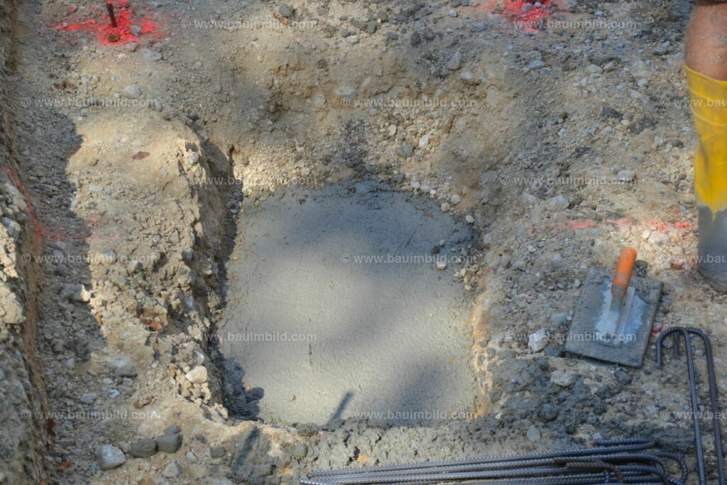 bib-lg04-betonarbeiten-0032 | Nach LV-Leistungsgruppen sortierte Detailfotos über den Bau eines Hauses. Alle Hausbau-Bilder direkt vom Urheber und Autor der Website Haus-Selber-Bauen.com