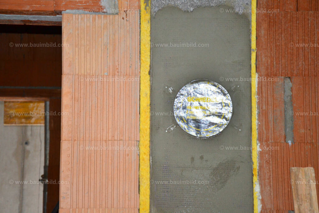 bib-lg08-schornstein-0080 | Nach LV-Leistungsgruppen sortierte Detailfotos über den Bau eines Hauses. Alle Hausbau-Bilder direkt vom Urheber und Autor der Website Haus-Selber-Bauen.com