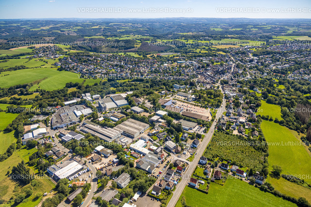 Breckerfeld230801666 | Luftbild, Ortsansicht und Gewerbegebiet zwischen Frankfurter Straße und Prioreier Straße, Breckerfeld, Ruhrgebiet, Nordrhein-Westfalen, Deutschland