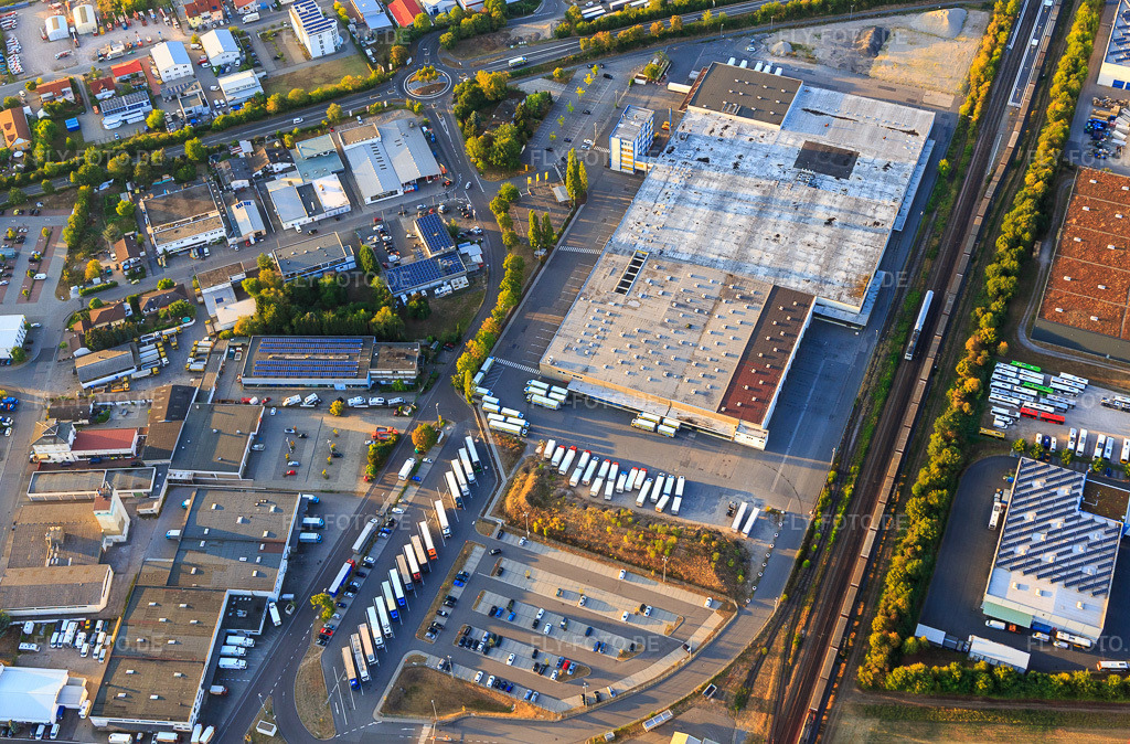 Luftbild: Industriegebiet mit Edeka Handelsgesellschaft Südwest mbH - Zentrallager in Heddesheim im Bundesland Baden-Württemberg in Deutschland. Foto: IMG_109389.jpg vom 30.07.2018 durch Werner Riehm/FLY-FOTO.deEmpfohlene Seiten