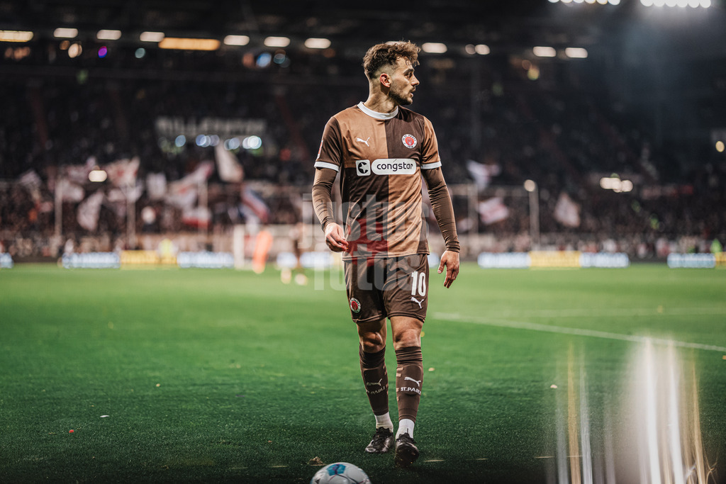 Fußball | Männer | Saison 2024/2025  | Fußball-Bundesliga | 26. Spieltag | FC St. Pauli vs. TSG Hoffenheim | 14.03.2025 | Danel Sinani (#10, FC St. Pauli)