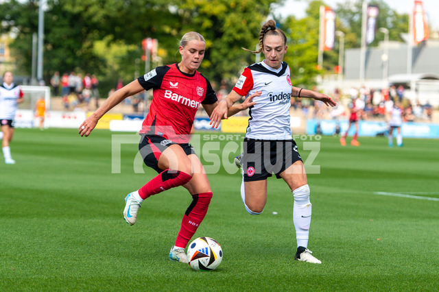 20240915NSZ_5838 | v.l. Cornelia Kramer (Bayer Leverkusen,No.07), Sophia Kleinherne ((Eintracht Frankfurt,No.04)DEU, Leverkusen, 15.09.2024 Fußball, Google Pixel Frauen-Bundesliga, Saison 2024/2025, Bayer 04 Leverkusen - Eintracht Frankfurt - Realisiert mit Pictrs.com