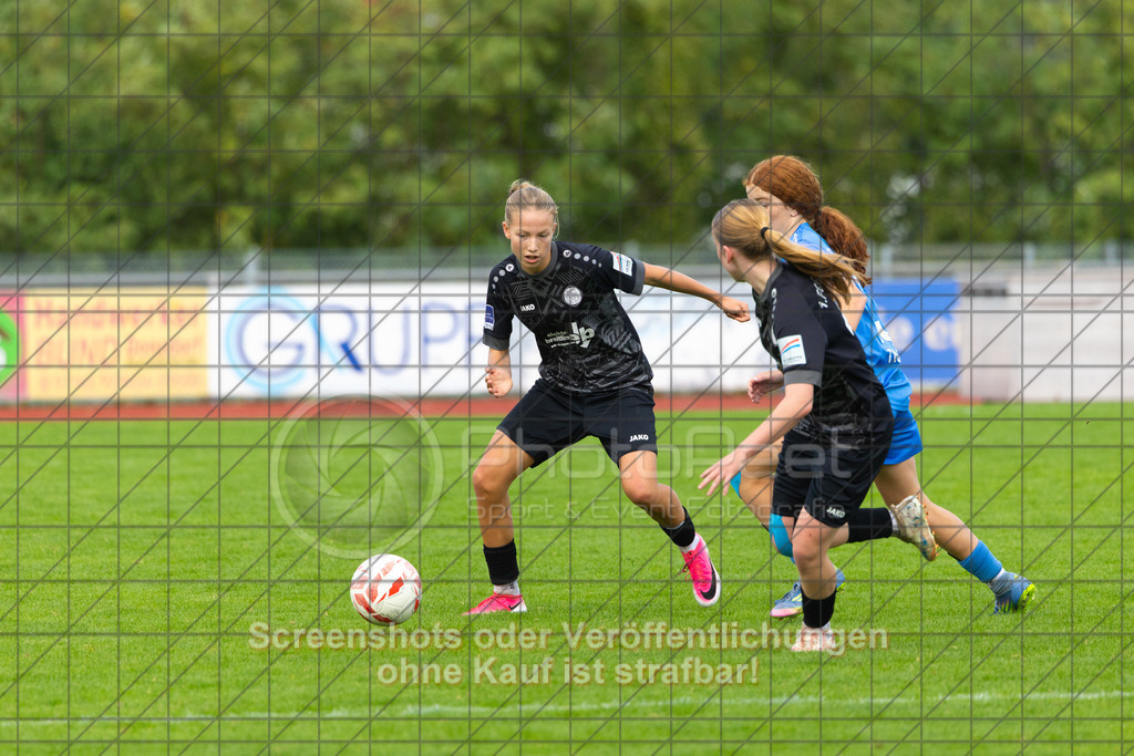 20261010_143533_0504_(c)_by_PhotoPeet | #,1.FC Donzdorf (schwarz) vs. SC Sand (blau), Fußball, EnBW-Oberliga B -Juniorinnen, 05. Spieltag, Saison 2026/2027, Rasenplatz Lautertal Stadion, Süßener Straße 16, 73072 Donzdorf, 10.10.2026 - 14:00 Uhr,Foto: PhotoPeet / Sport- &amp; Eventfotografie / Peter Harich