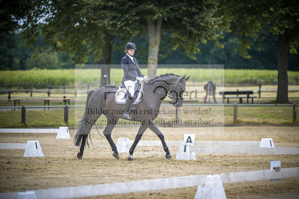DOS_4795 | Entdecke hochwertige Reitturnierfotos von Foto Oger. Professionell, emotional und authentisch – jetzt Lieblingsmomente im Shop bestellen.Deutschlandweite Turnierfotografie. - Realisiert mit Pictrs.com