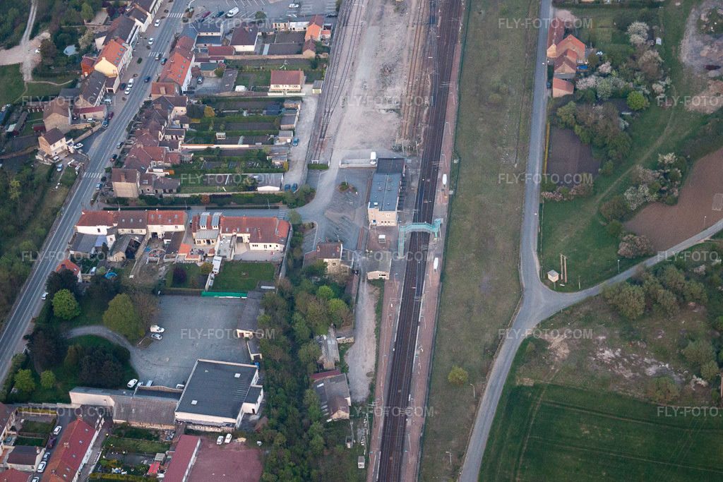 Aerial view: View of the town in Rinxent in the state Pas de Calais, France. – Photo: IMG_40165.jpg taken on 04/17/2011 by Werner Riehm/FLY-FOTO.com – Resolution of the original: 4055 x 2703 px