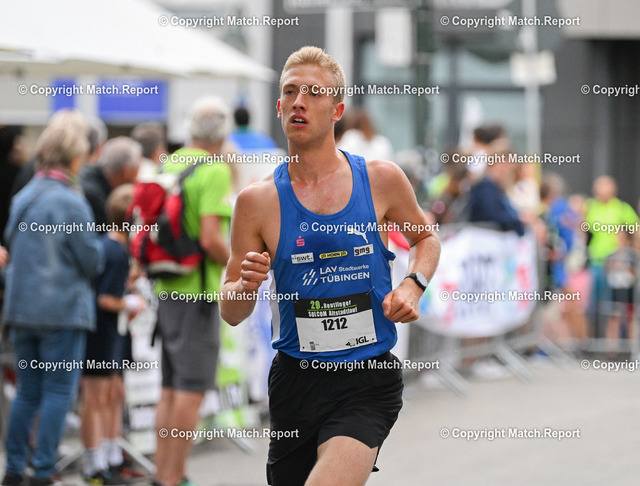 29. Reutlinger SOLCOM Altstadtlauf 2023, 01.07.2023 | 29. Reutlinger SOLCOM Altstadtlauf 2023, 01.07.2023 - 10km Hauptlauf: Julian Maier (im LAV Trikot, aber für das Freidrich-List-Gymnasium startend)

Foto: Axel Grundler