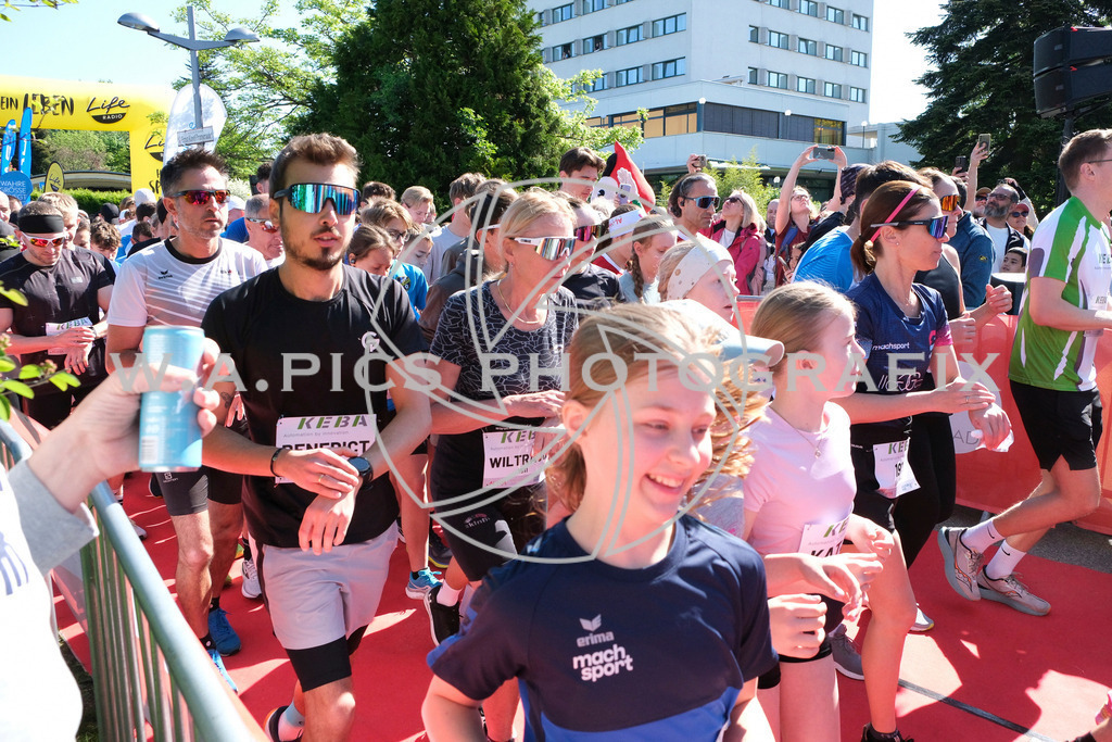 ..... | LINZ,AUSTRIA,27.April 25, Int. 3 Brückenlauf Linz  , Image shows: Photo: WAPICS / Michael Ring