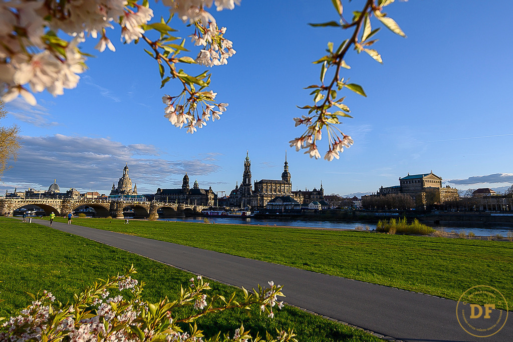 -0-9532 | Geschenke, Wandbilder und Accessoires mit Motiven aus Dresden und anderen schönen Orten zur Verschönerung Deines zu Hauses und zum verschenken gewünscht? Wähle Deine Lieblingsbild auf dem Produkt Deiner Wahl. 
