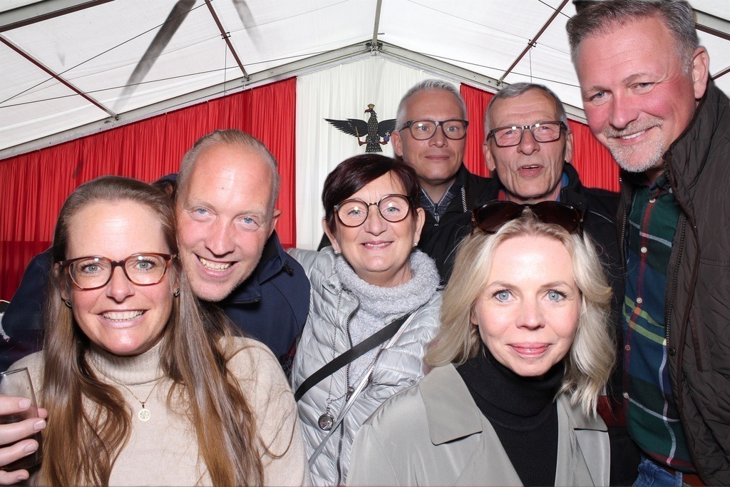 top-top.de 240928-125 | Foto, Video, Fotografie, Videografie, Fotobox, DJ, Discjockey, Musik, Musikbox, Veranstaltung, Photobooth, Amazon, Ebay, Buchtipp, Bestseller, Autor, Verlag, Buch, Wesel, Hamminkeln, NRW, Dinslaken, Rees, Drohne, Hochzeit, Party, Fotobox, Wesel, Fotograf