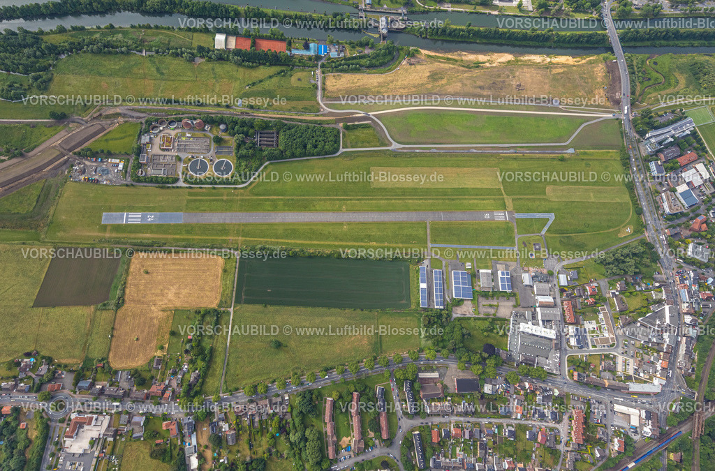 Hamm220603995 | Luftbild, Flugplatz Hamm-Lippewiesen,Start- und Landebahn, Flugplatzgebäude mit Solardach, Baustelle Erlebensraum Lippeaue am Fluss Lippe, Kläranlage Hamm Mattenbecke, Heessen, Hamm, Ruhrgebiet, Nordrhein-Westfalen, Deutschland