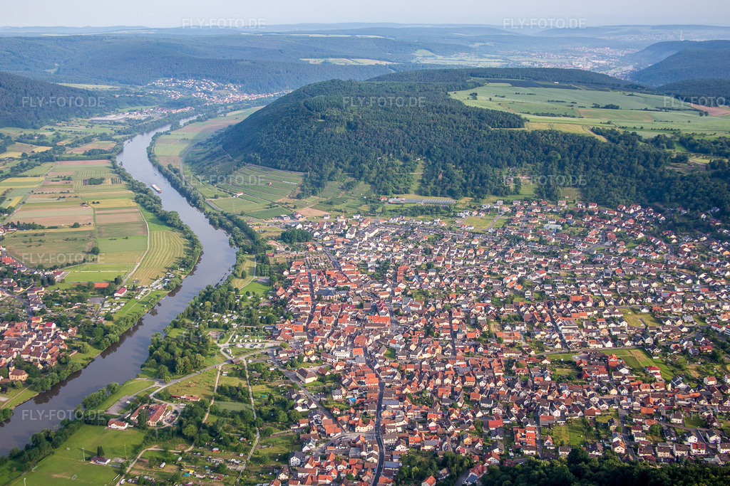 Luftbild: Uferbereich des Main - Flußverlaufes in Großheubach im Bundesland Bayern in Deutschland. Foto: IMG_089607.jpg vom 11.06.2016 durch Werner Riehm/FLY-FOTO.de