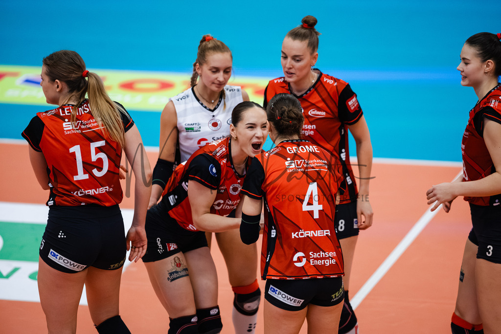 Volleyball, 1. Bundesliga Frauen, Hauptrunde, 8. Spieltag, Saison 2025/2026: USC Münster - Dresdner SC | 1. Bundesliga Frauen, Hauptrunde, 8. Spieltag, Saison 2025/2026, USC Münster empfängt Dresdner SC in der Sporthalle Berg Fidel in Münster. Foto: sportfotografie.ms | Markus Paletta - Realisiert mit Pictrs.com