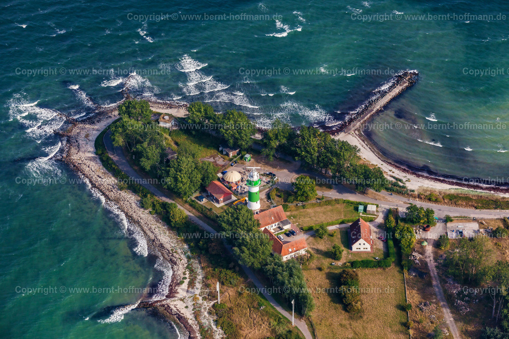 PLB_5165m_LT-Buelk_max120x80z | Luftbild, Kieler Förde, Halbinsel Bülk, Cafe am Leuchtturm - Realisiert mit Pictrs.com