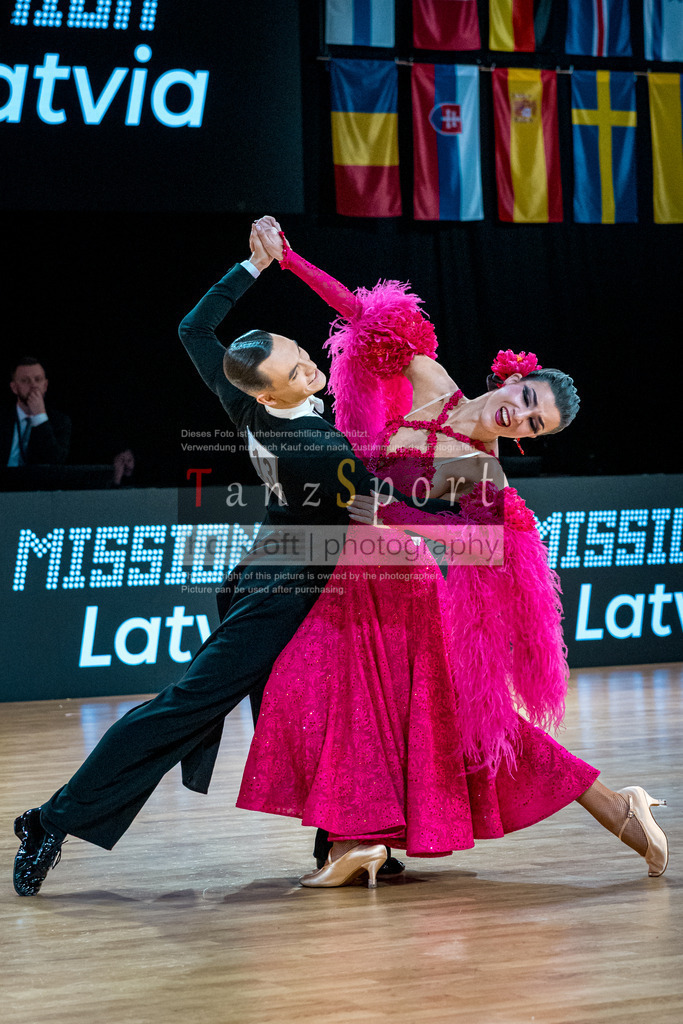 20251212_WDSF_World_Ch_Cup_RS-Std_1471-2 | Tanzsportbilder, Standardtanz, Lateintanz, WDSF, DTV, LTVB, dancecomp, goc, hessen tanzt, blaues band der spree, walzer, tango, wiener walzer, slowfox, quickstepp, samba, rumba, cha-cha-cha, paso doble. jive, hd-kroft photography, turniertanzsport