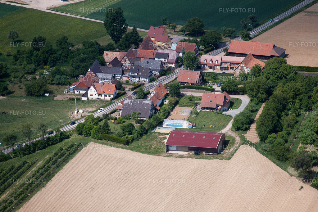 Vue aérienne: Quartier de Frohnackerhof à Seebach dans le département Bas Rhin, France – .Photo: IMG_40982(40961).jpg prise le 08/05/2011 par Werner Riehm/FLY-FOTO.eu – Résolution de l'original: 4752 x 3168 px