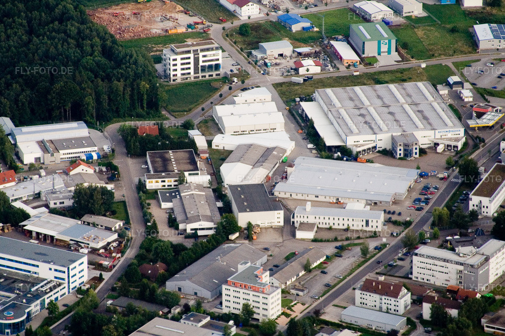 Luftbild: Ittersbach, Industriegebiet im Ortsteil Im Stockmädle in Karlsbad im Bundesland Baden-Württemberg in Deutschland. Foto: IMG_12470.jpg vom 05.08.2008 durch Werner Riehm/FLY-FOTO.de
