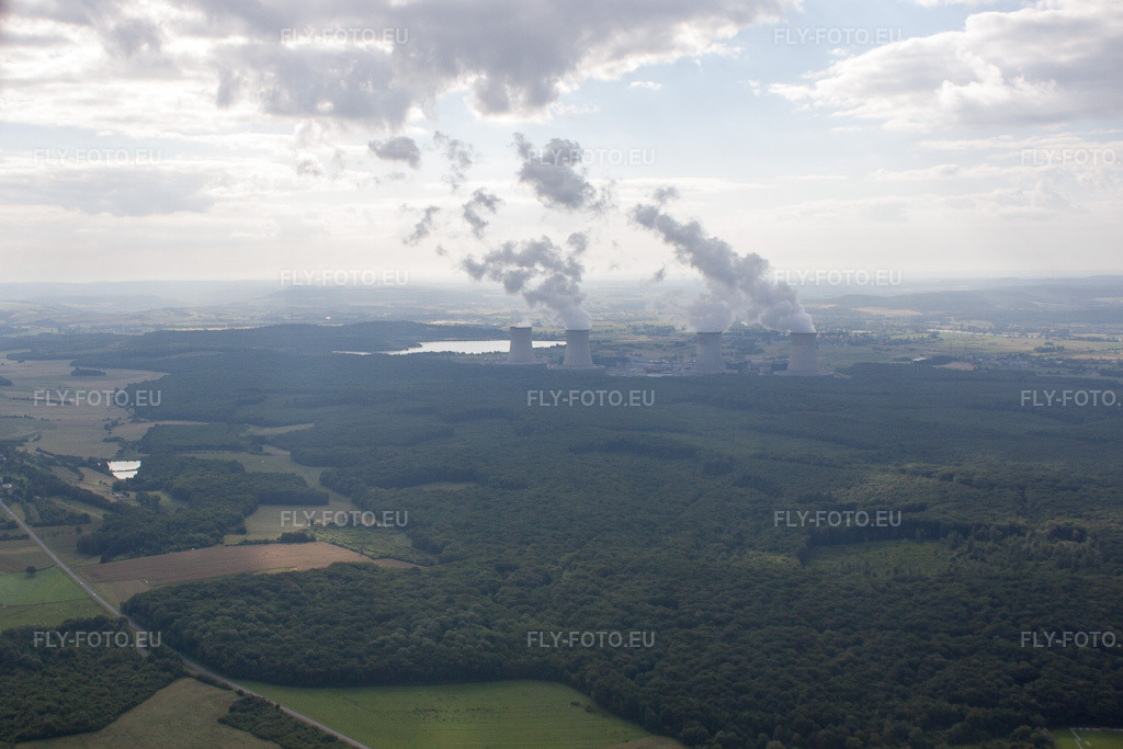 Vue aérienne: Centrale nucléaire à Cattenom dans le département Moselle, France – .Photo: IMG_50570.jpg prise le 23/06/2012 par Werner Riehm/FLY-FOTO.eu – Résolution de l'original: 4155 x 2770 px