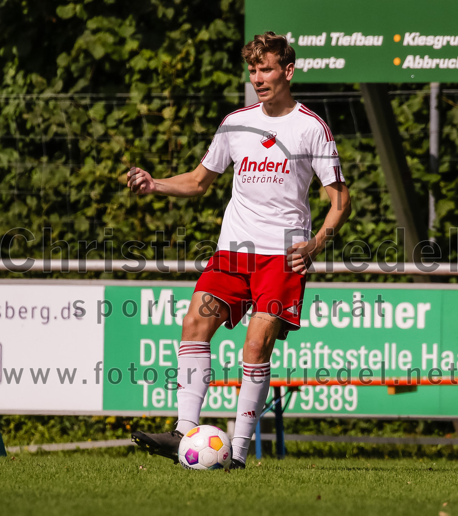 2023-08-26_009_TSV_Ebersberg_gegen_TSV_Oberpframmern | Ebersberg, Deutschland, 26.08.2023:
Fußball, Kreisliga 2023 / 2024, 2. Spieltag, TSV 1877 Ebersberg gegen TSV Oberpframmern, Endergebnis: 5:1

Anton Tristl (TSV Oberpframmern, #5)

Foto: Christian Riedel / fotografie-riedel.net