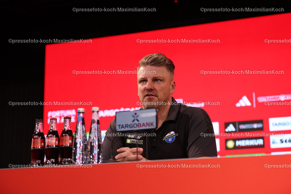 Due09112401080 | 09.11.2024, Fußball, Fortuna Düsseldorf - SC Paderborn 07, 2. Bundesliga, Merkur Spiel-Arena, Saison 2024 2025: Pressekonferenz mit den Trainern nach dem Spiel. Trainer Lukas Kwasniok (Cheftrainer Paderborn)DFB regulations prohibit any use of photographs as image sequences and or quasi-video.