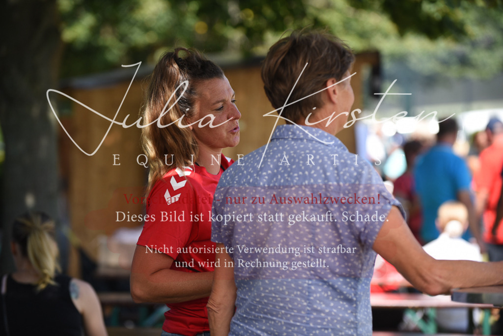 DSC_8880 | Pferde- und Turnierfotografie in Westsachsen. Pferdeportraits, Auftragszeichnungen und intuitive Kunst.