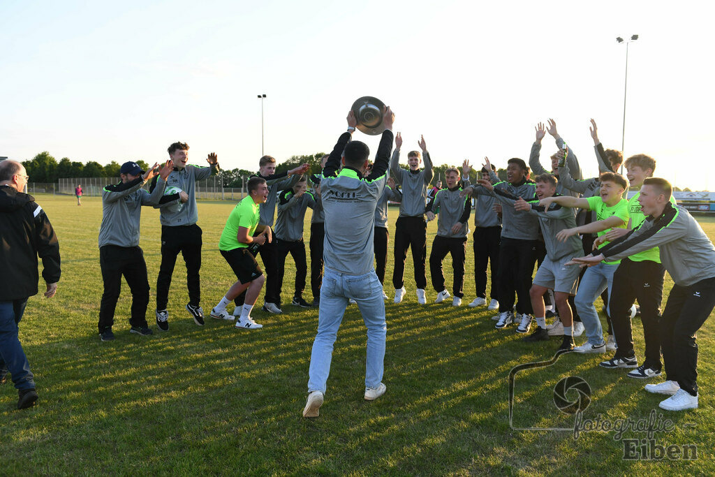 Ehrung Meisterschaft A-Junioren JFV Edewecht | Ehrung Meisterschaft A-Junioren JFV Edewecht am 02.06.2023 in Edewecht (Sportanlage Göhlenweg), Photo: Philip Eiben 2023 - Realisiert mit Pictrs.com