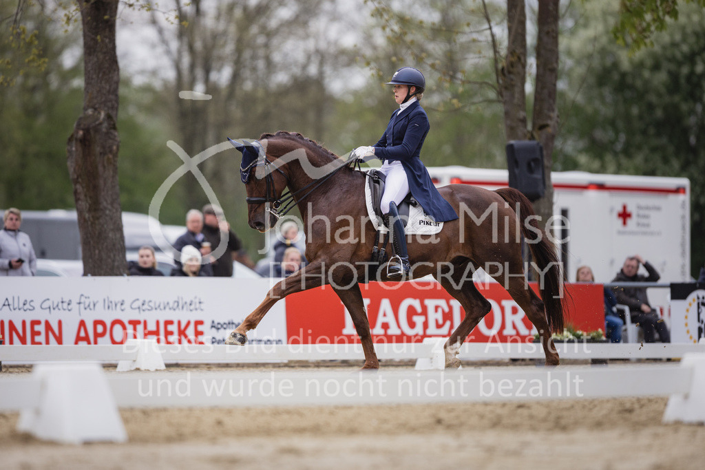 230429_Dressurfestival_S3St-231 | Deine schönsten Turniermomente als professionelle Fotos! Entdecke hochwertige Pferdesport-Fotografie im Online-Shop. Jetzt Fotos finden & bestellen!