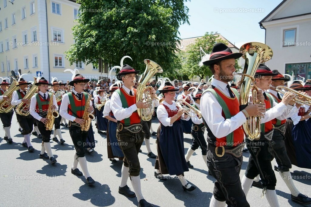 28e-PINSWANG1-Bundesmusikfest-2023-Juni16-Reutte-DSC06737 | Info aus dem Bezirk Reutte/Ausserfern Tirol sowie eine umfangreiche Bilddatenbank über die gesamte Region: Lechtal, Talkessel Reutte, Tannheimertal, Zwischentoren. Lech, Plansee, Zugspitze, Grenztunnel, B179, Fernpassstraße, Verkehr, Lawinen, Tradition, - Realisiert mit Pictrs.com
