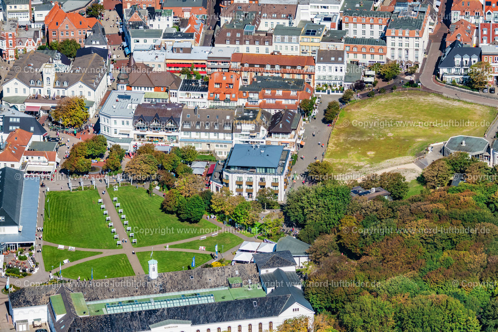Norderney_Kurgebiet_ELS_7154050923 | NORDERNEY 05.09.2023 Kurgebiet und " Conversationshaus " auf Norderney am Kurplatz im Bundesland Niedersachsen, Deutschland. // Spa area and "Conversationshaus" on Norderney at Kurplatz in the state of Lower Saxony, Germany. Foto: Martin Elsen