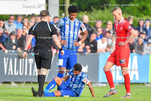 AUT, 2.Liga, FC Blau Weiss Linz vs SV Horn | 19.05.2023, Hofmann Arena Linz, AUT, 2.Liga, FC Blau Weiss Linz vs SV Horn, im Bild Ronivaldo Bernardo Sales (Blau Weiss Linz), Fally Mayulu (Blau Weiss Linz), Niklas Hoffmann (Horn), Julian Weinberger (Schiedsrichter)


// Admiral 2. Liga Match between FC Blau Weiss Linz vs SV Horn in Linz, Austria on 2023/05/19
