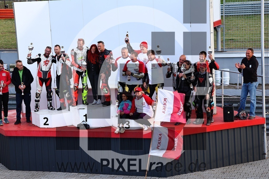 social-20250823_08018 | Schöne Erinnerungen an spannende Momente - das festzuhalten ist unser Job. PIXELrace.de ist seit 2003 auf den Rennstrecken Europas unterwegs um die Action draußen beim Fahren und die wunderbare Stimmung imm Fahrerlager für euch einzufangen.