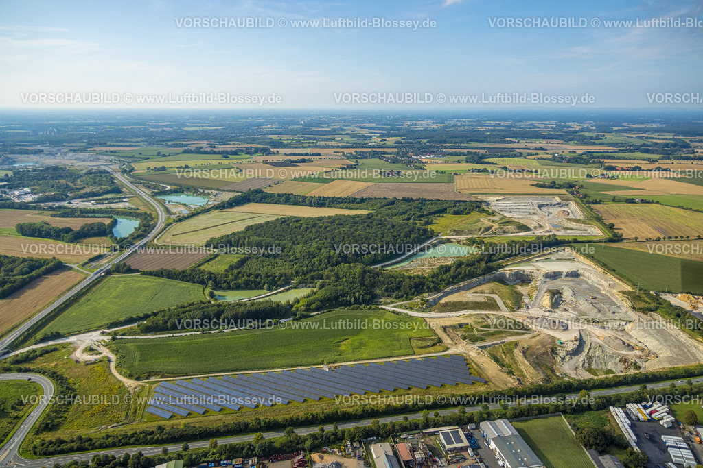 Beckum230805085 | Luftbild, Steinbruch Phönix und Solaranlage, Beckum, Münsterland, Nordrhein-Westfalen, Deutschland