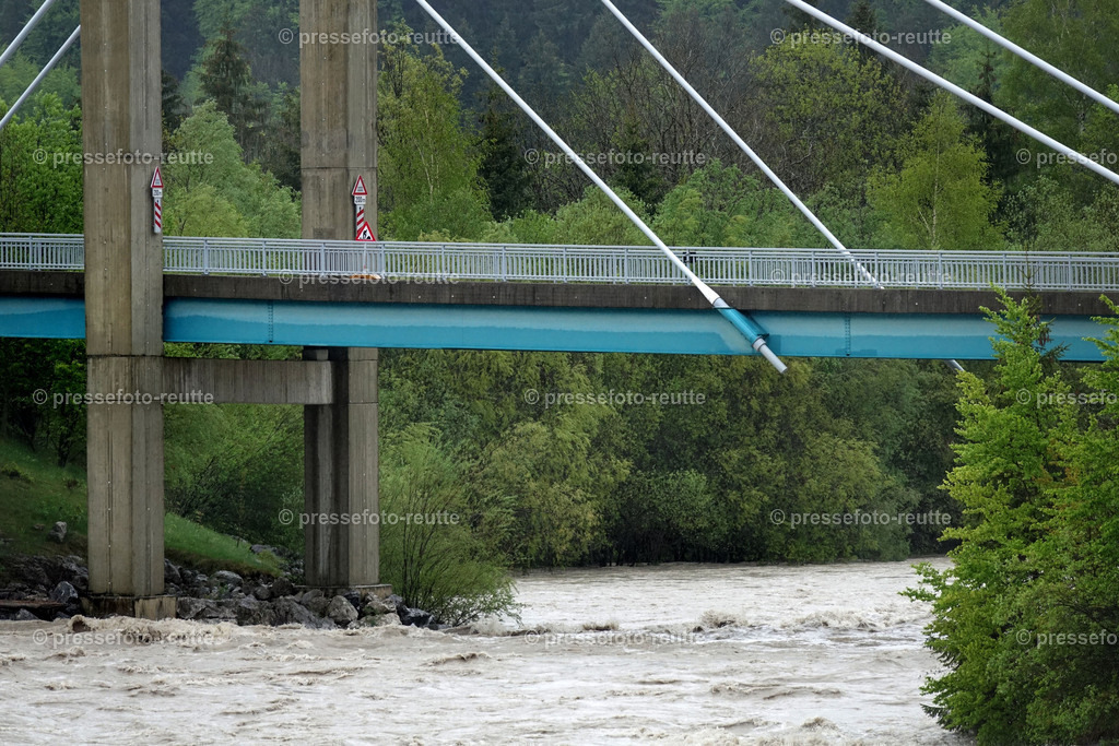 welltvi-Ulrichsbruecken-B179-Pinswang-Hochwasser-21052019-DSD01405 | Info aus dem Bezirk Reutte/Ausserfern Tirol sowie eine umfangreiche Bilddatenbank über die gesamte Region: Lechtal, Talkessel Reutte, Tannheimertal, Zwischentoren. Lech, Plansee, Zugspitze, Grenztunnel, B179, Fernpassstraße, Verkehr, Lawinen, Tradition, - Realisiert mit Pictrs.com