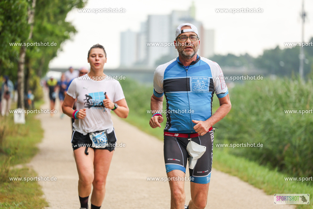 LUR_1918 | 34. M-net Erlanger Triathlon 2025 #erlangertriathlon  #mnettriathlon2025 #mnettriathlon #team #olympischedistanz #mitteldistanz #triathlon #maindonaukanal  #erlangertriathlon2025 #yourpictrs #tv1848 #tv1848erlangen  #triathlonbayern #sportinerlangen #demsportverbunden #sportshot_your_pictrs Copyright: www.sportshot.de