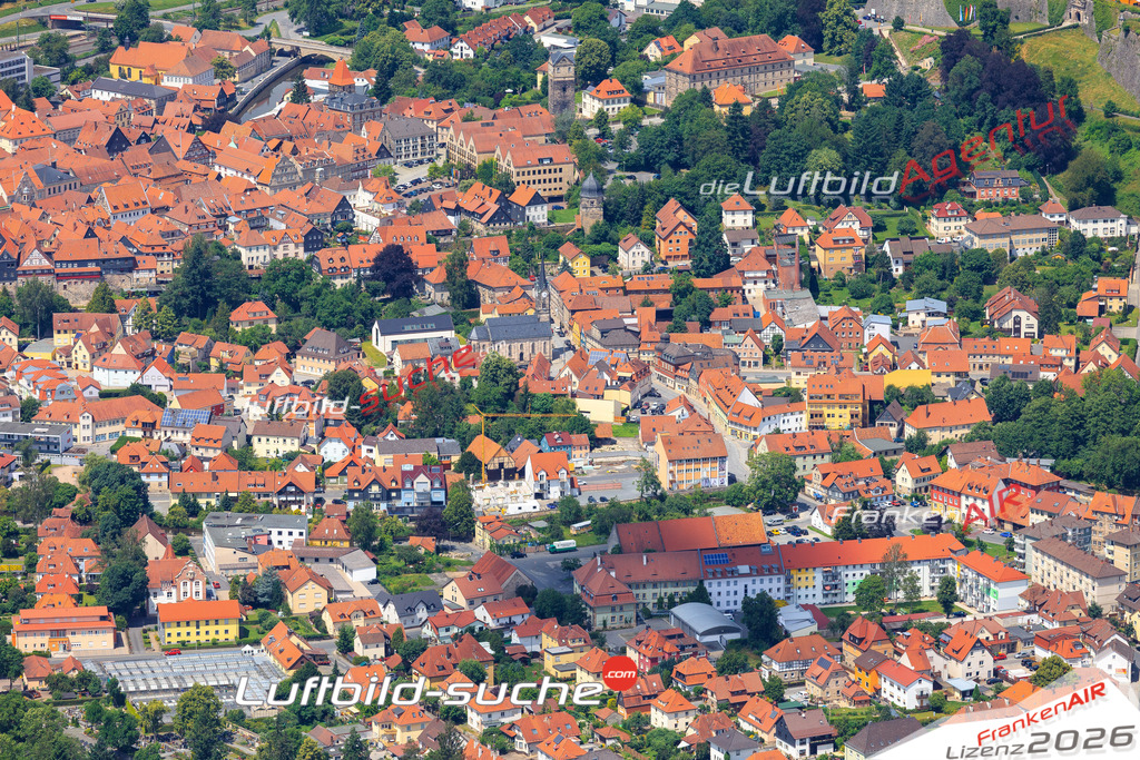 Die Luftaufnahme der Stadt Kronach wurde vom UL-Flugzeug heraus erstellt ( keine Drohne )- hohe Auflösung für beste Qualität