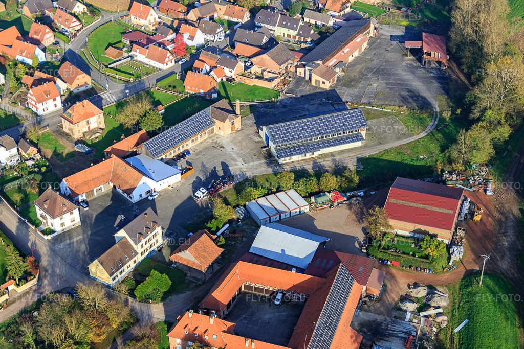 Vue aérienne: Rue du Moulin à Niederrœdern dans le département Bas Rhin, France – .Photo: IMG_075664.jpg prise le 01/11/2014 par Werner Riehm/FLY-FOTO.eu – Résolution de l'original: 5472 x 3648 px