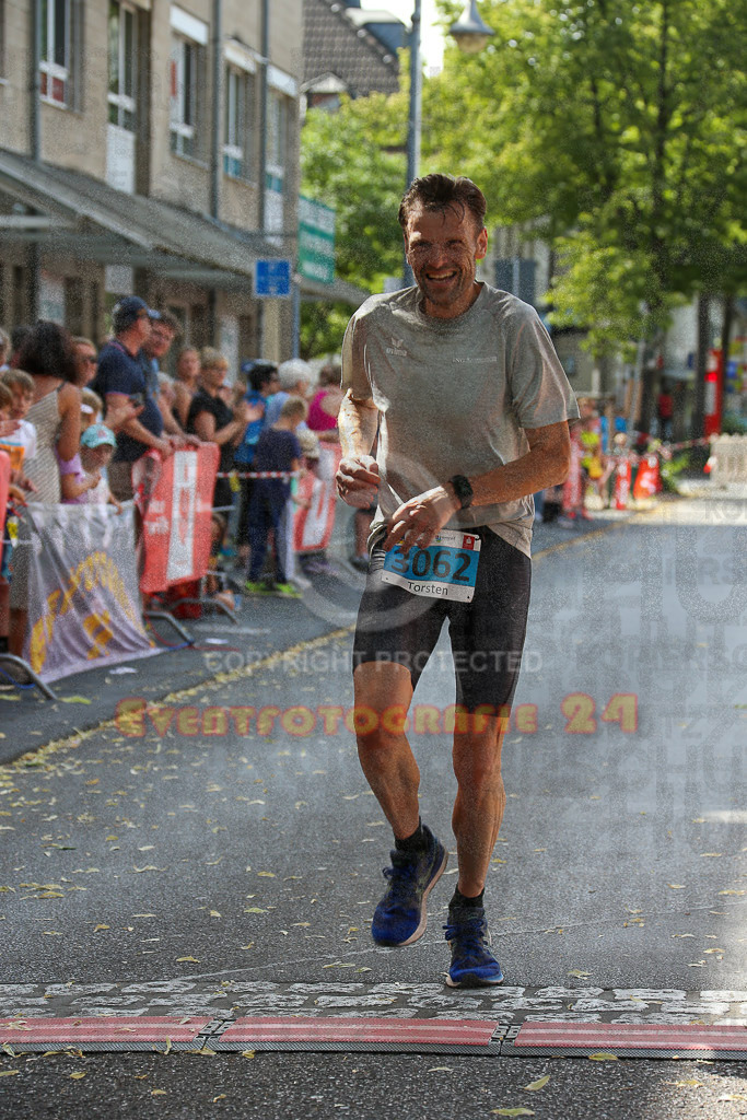 220625_1644_EX1_4948 | Sportfotografie im Rhein-Sieg Kreis, Köln, Bonn, NRW, Rheinland Pfalz, Hessen, etc. Unser Tätigkeitsfeld umfasst den Laufsport vom Volkslauf über den Marathon, Duathlon, Triathon bis zum Ultralauf wie Kölnpfad Ultra oder Schindertrail.