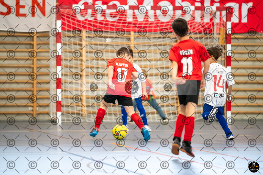 20241124_FCR-Hallenturnier-F3_2_048 | Sport und Naturfotografie von Roberto Esposito zeigt echte Momente Bewegung und die Schönheit der Natur. Ausdrucksstarke Bilder schaffen Emotionen.