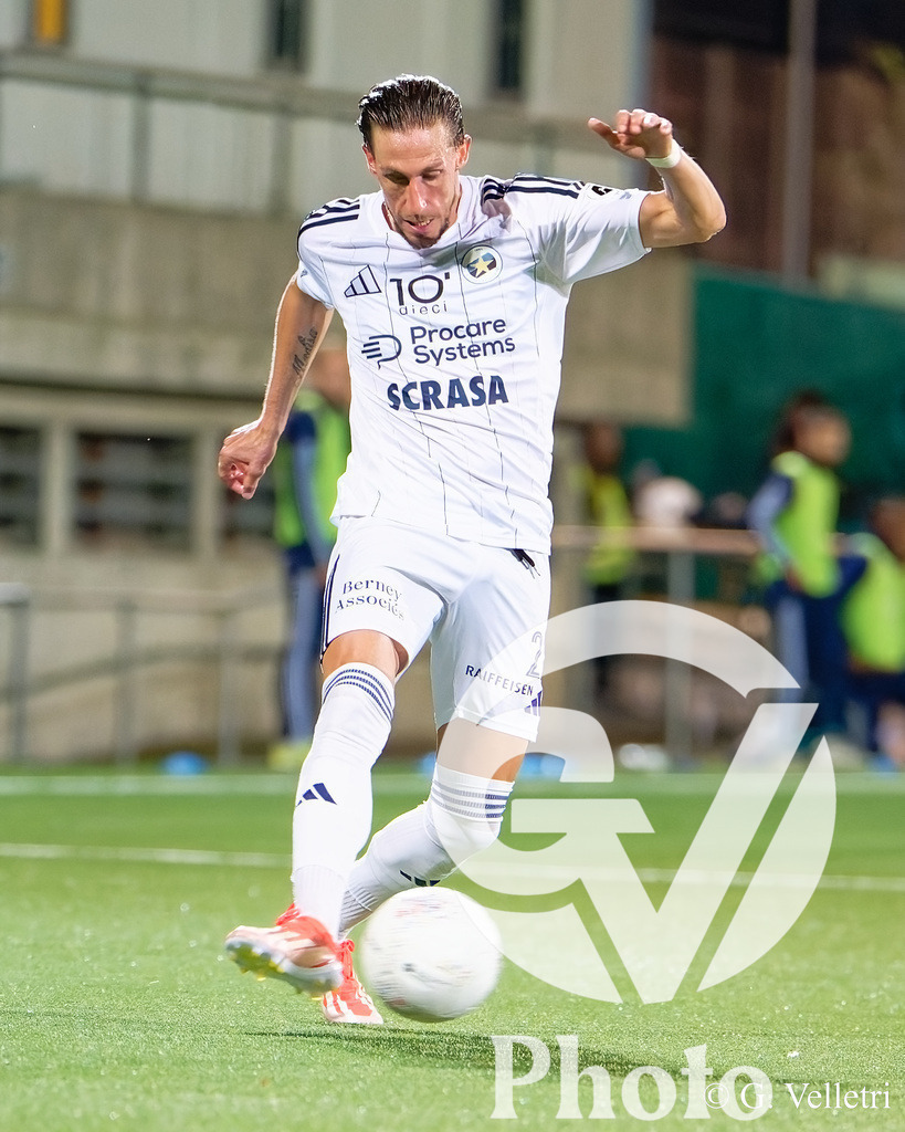 Challenge League - Etoile Carouge FC v FC Vaduz | Vincent Ruefli (22 Etoile Carouge FC) in action during the Challenge League game between Etoile Carouge FC and FC Vaduz at Stade de la Fontenette in Carouge, Switzerland