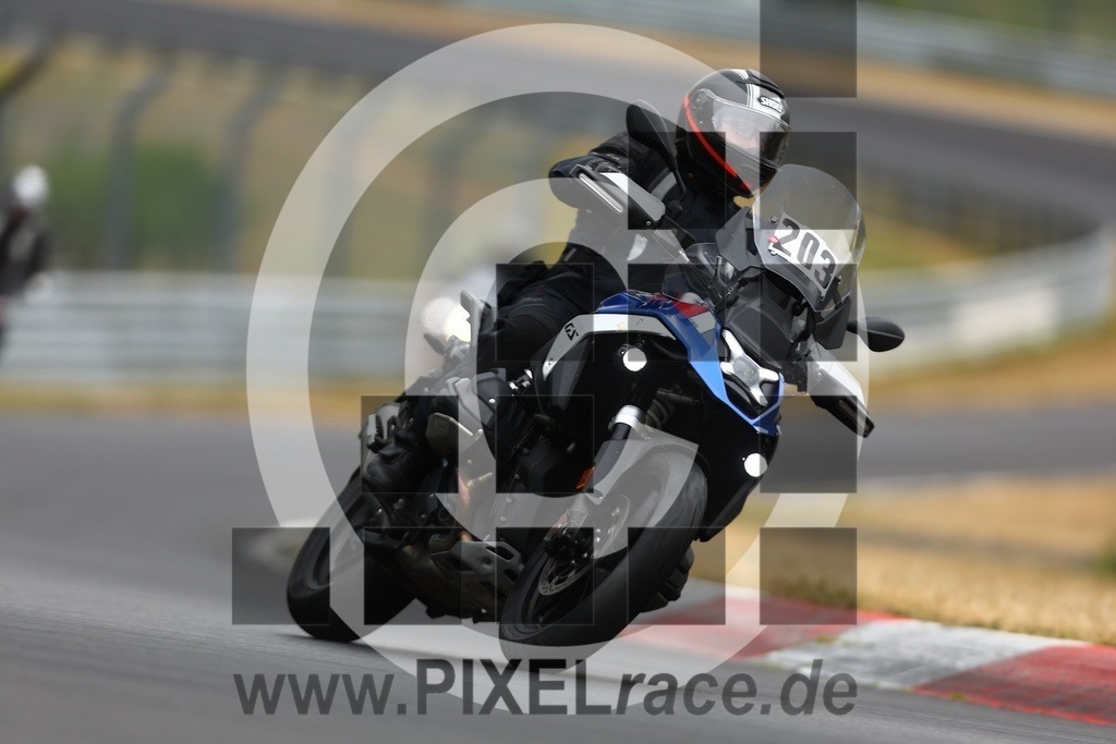0203-20260722_00710 | Schöne Erinnerungen an spannende Momente - das festzuhalten ist unser Job. PIXELrace.de ist seit 2003 auf den Rennstrecken Europas unterwegs um die Action draußen beim Fahren und die wunderbare Stimmung imm Fahrerlager für euch einzufangen.