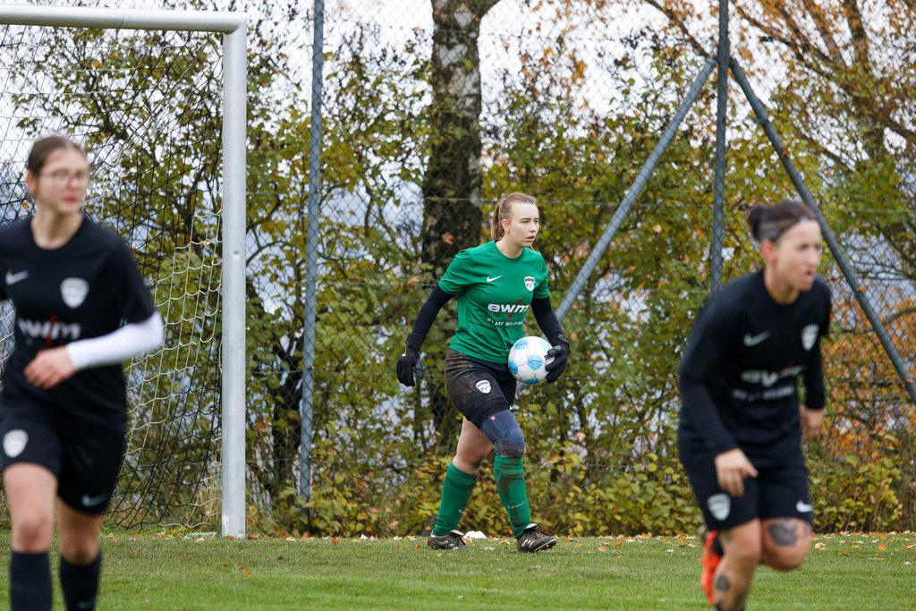 HOHFCH_251109_6318 | 1.FC Heidenheim 1846 II vs. GAST, Fußball, Frauen, Bezirksliga, 2025/2026, X. Spieltag, 03.10.2025 in Heidenheim, Kunstrasen b. Voith-Arena West(Foto: Michael Bulling) - Realisiert mit Pictrs.com