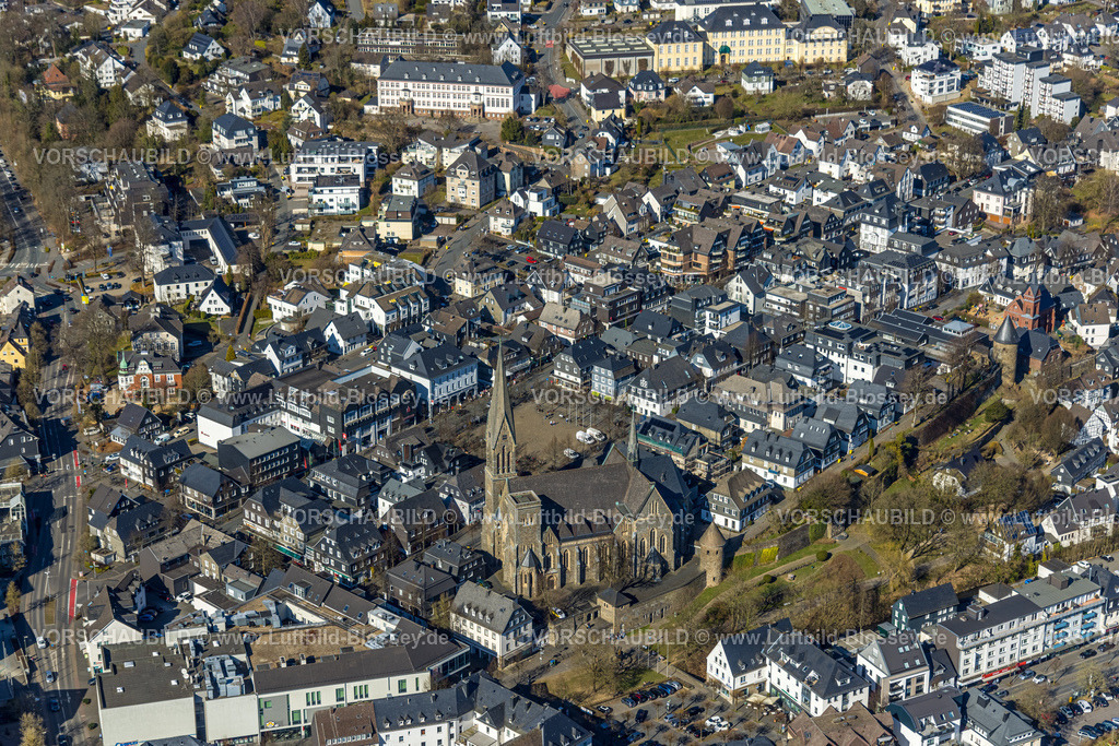Olpe250307887Mitte | Luftbild, City mit Marktplatz und St. Martinus Katholische Kirche, Olpe-Stadt, Olpe, Sauerland, Nordrhein-Westfalen, Deutschland