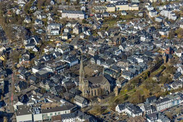Olpe250307887Mitte | Luftbild, City mit Marktplatz und St. Martinus Katholische Kirche, Olpe-Stadt, Olpe, Sauerland, Nordrhein-Westfalen, Deutschland