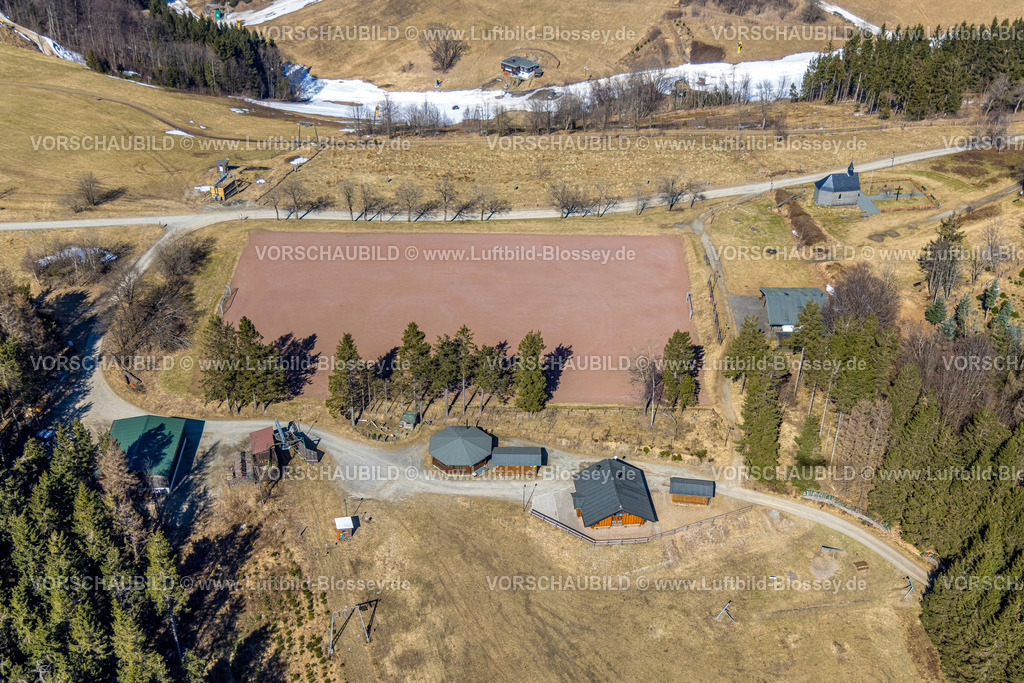Winterberg220303596 | Luftbild, Sportplatz mit Schweden-Hütte und Kreuzkapelle Altastenberg, Nordenau, Winterberg, Sauerland, Nordrhein-Westfalen, Deutschland