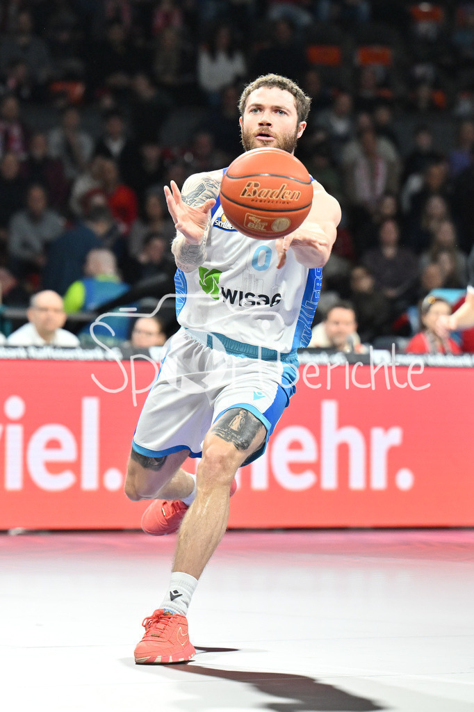 FC Bayern München - Skyliners Frankfurt | MUNICH, GERMANY - 17. FEBRUARY: am Ball Logan JOHNSON (Skyliners Frankfurt 0) / Einzelfoto / Freisteller während dem Spiel zwischen dem FC Bayern München und den Skyliners Frankfurt am 21. Spieltag der easyCredit BBL im BMW Park