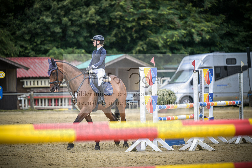 DOS_8551 | Entdecke hochwertige Reitturnierfotos von Foto Oger. Professionell, emotional und authentisch – jetzt Lieblingsmomente im Shop bestellen.Deutschlandweite Turnierfotografie. - Realisiert mit Pictrs.com